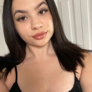 Meet your Posher, Valeria